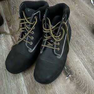 Deer Stags soft toe boots.